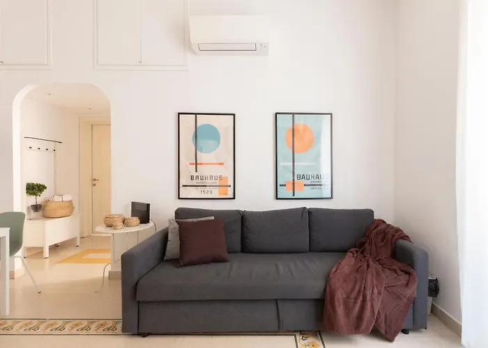 Best Rent - Sunny Three-Bedroom Near Ottaviano Metro Stop